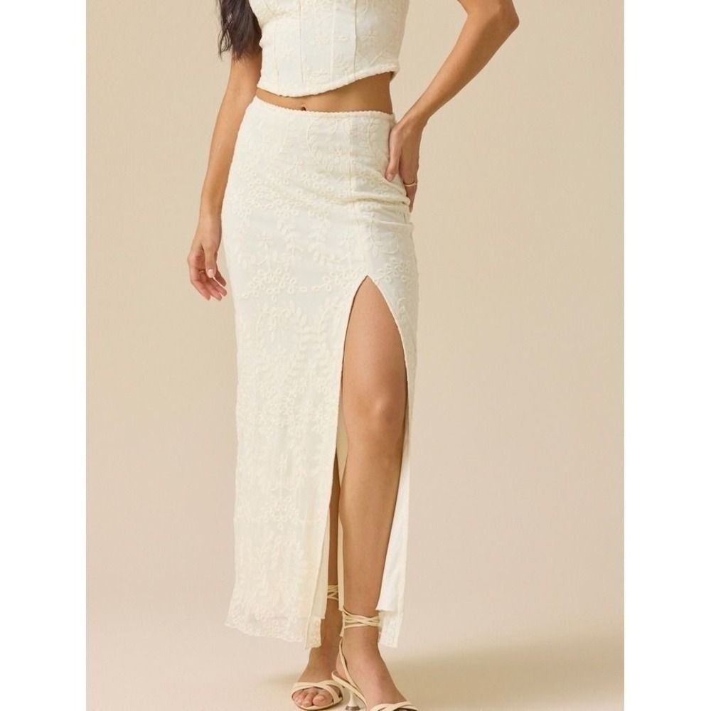Altar'd‎ State Embroidered Floral High Slit Maxi Skirt White Cream Lace Size S